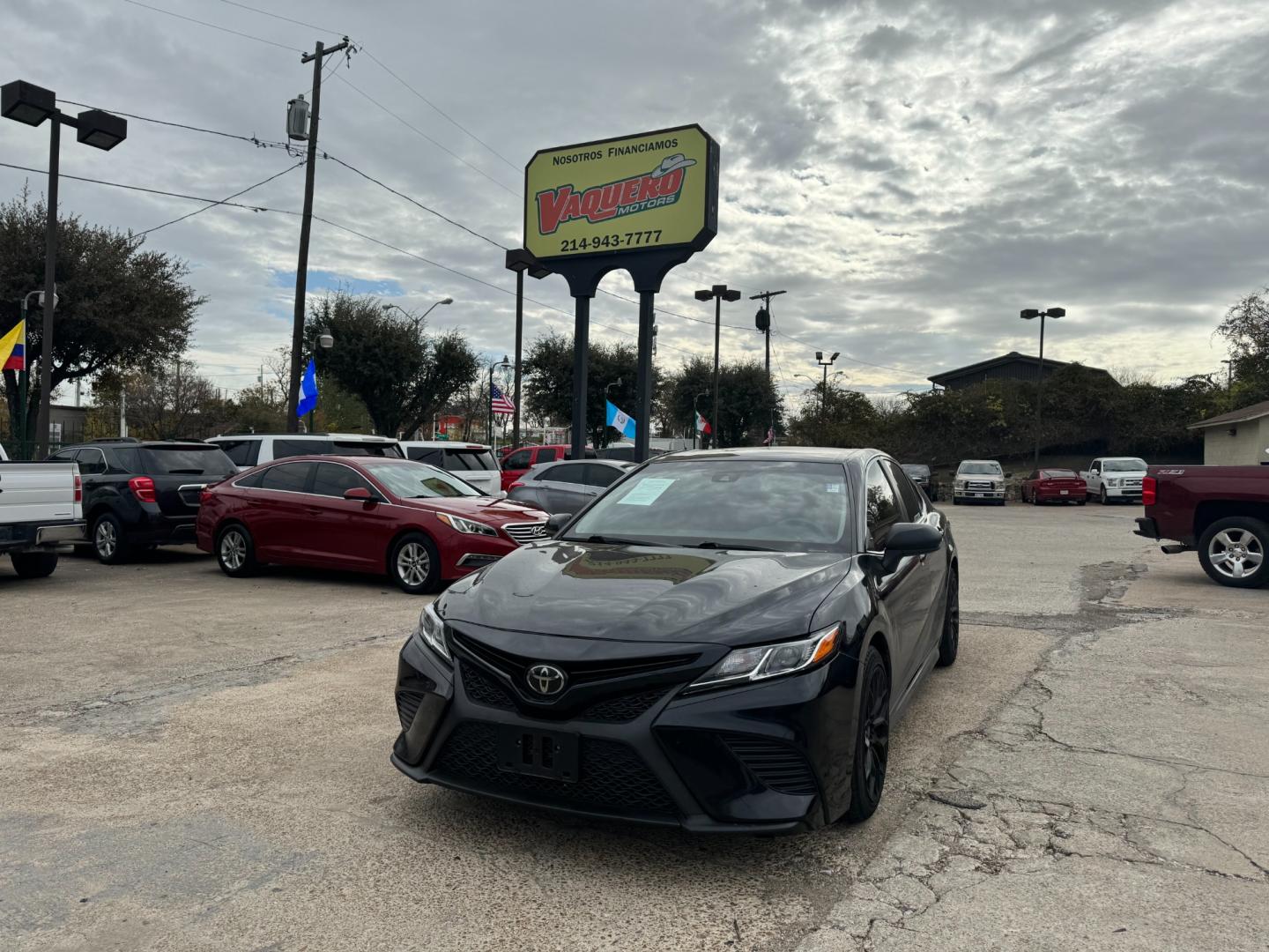 2019 Toyota Camry LE (4T1B11HK0KU) with an 2.5L L4 DOHC 16V engine, 8A transmission, located at 945 E. Jefferson Blvd, Dallas, TX, 75203, (214) 943-7777, 32.752514, -96.811630 - Photo#0